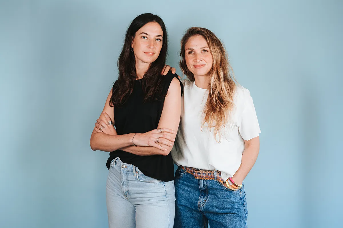 Two founders of VEGDOG standing together against a blue background.