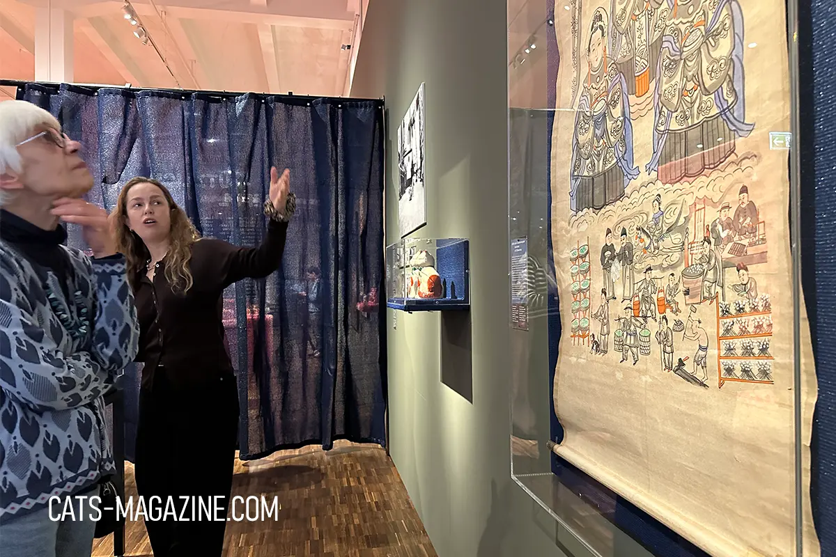 From ancient symbolism to modern stories — feline mythology stretches far beyond Europe, and this scroll proves it beautifully.